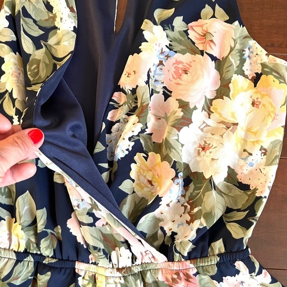 SHOW ME YOUR MUMU Floral Riri Romper Navy Cream Size Medium Surplice Neckine - Picture 4 of 13